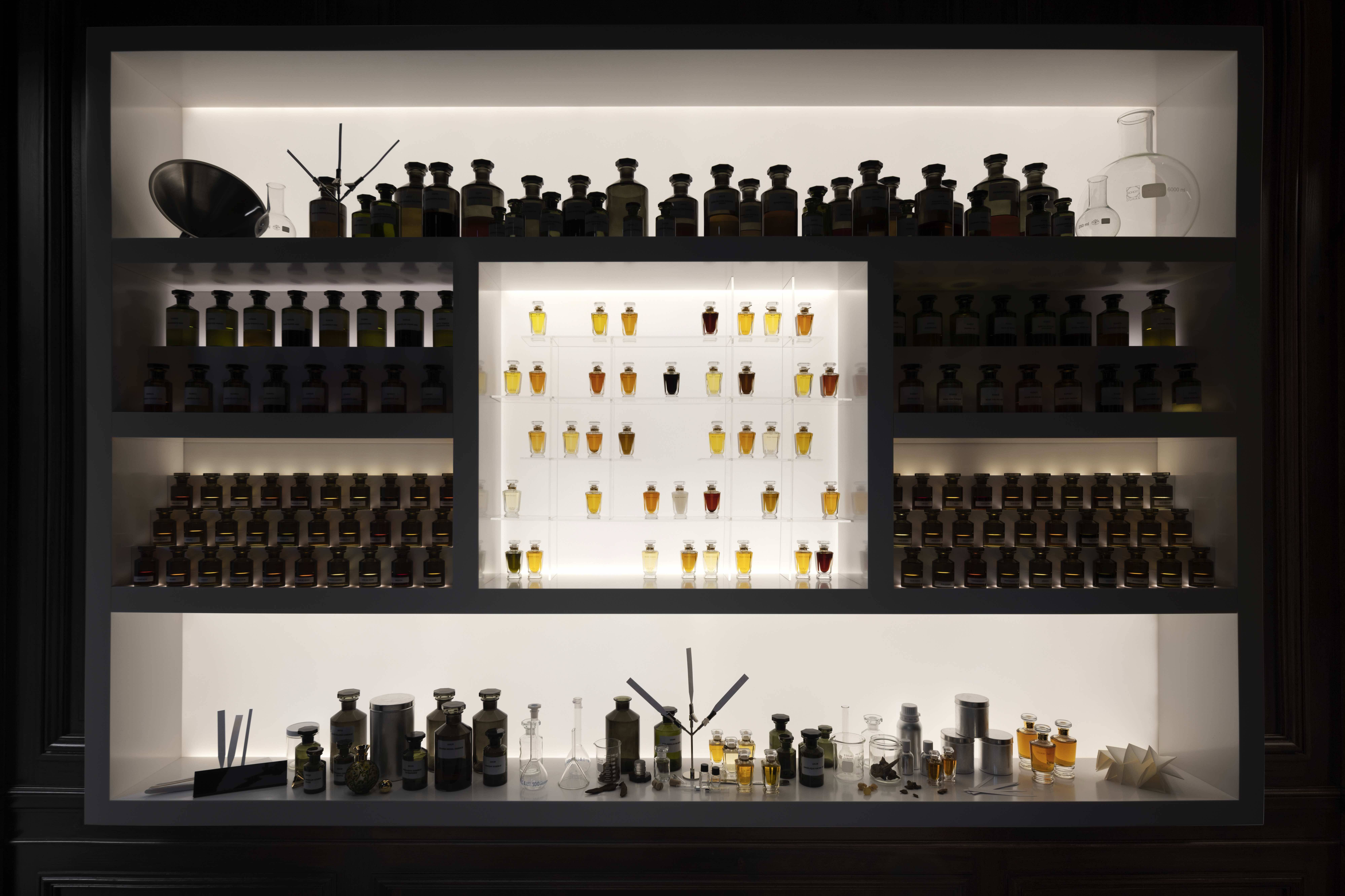 Henry Jacques Paris Boutique - Interior Lab Display-s.jpg