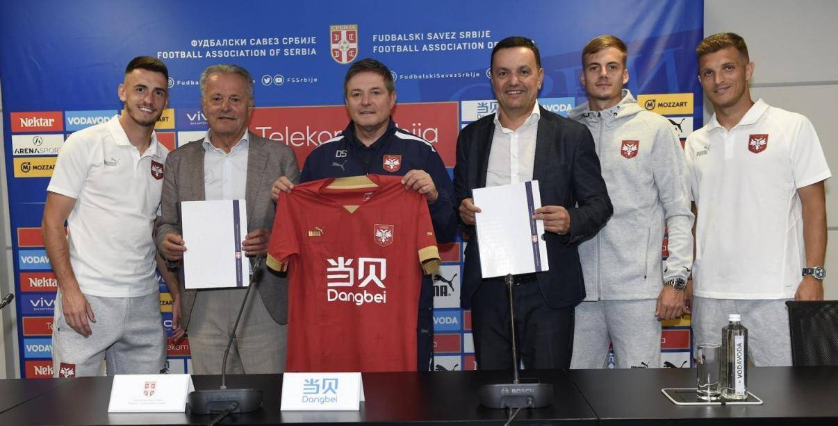 如临现场般的观赛体验，当贝签约塞尔维亚国家足球队投影仪独家合作伙伴
