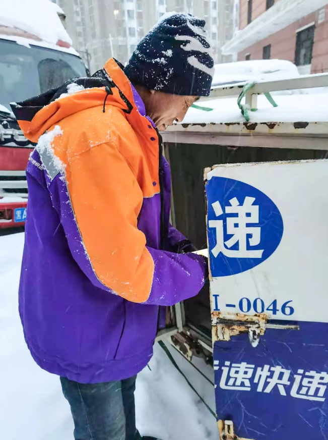 优速快递有一种责任叫寒风中的坚守