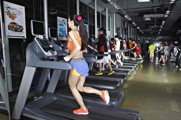 怎么减肥又快又有效健身房 be18bb07da8e08ad91c0fc7d37f3866a.png