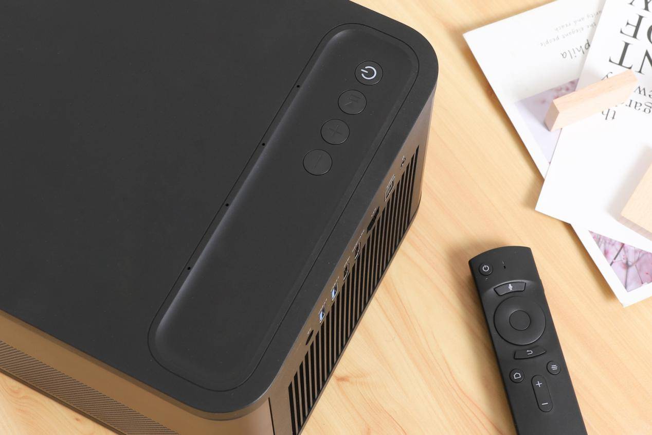 极米RS Pro 2好不好用?3分钟带你看完极米新品发布