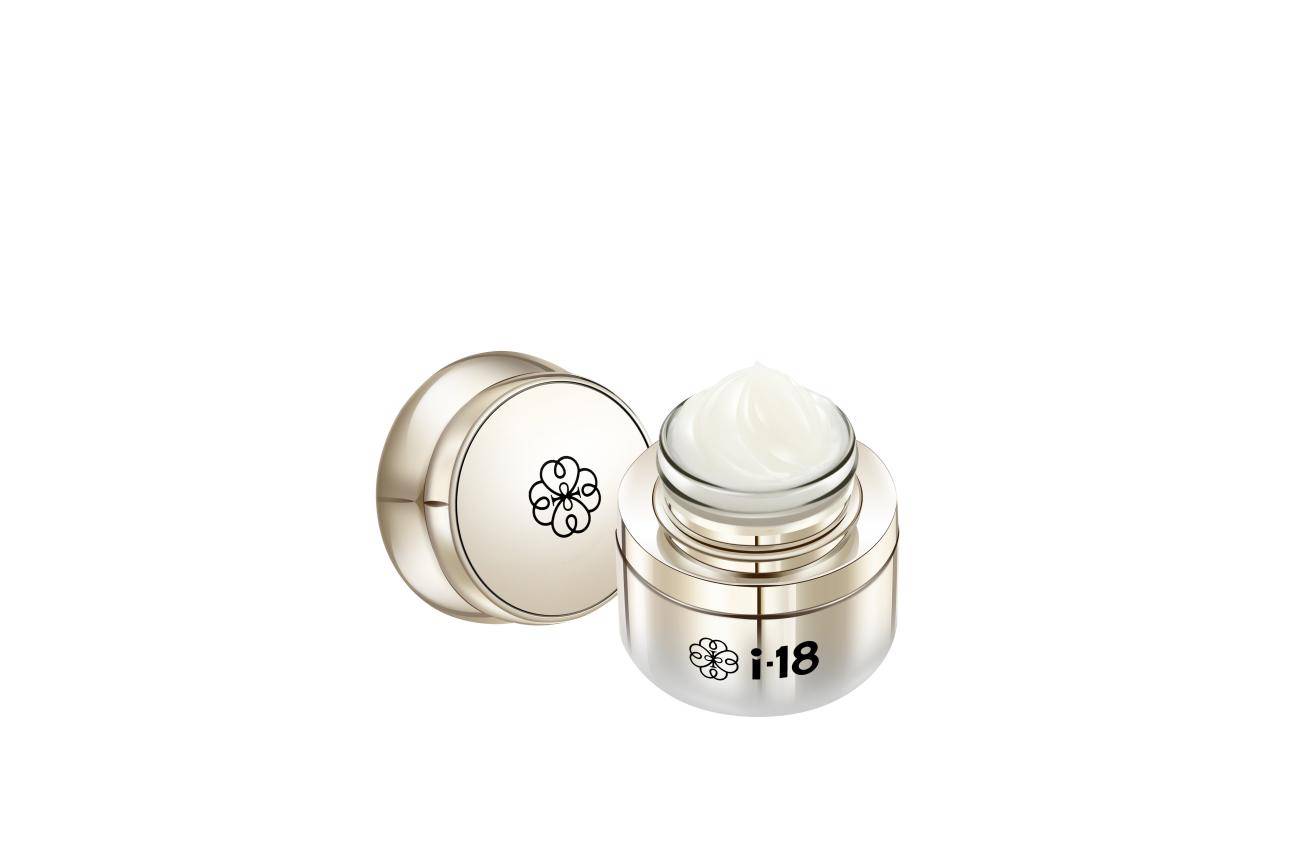 让肌肤健康呼吸!注入科技活力的护肤套装，i-18开启光动力美容时代