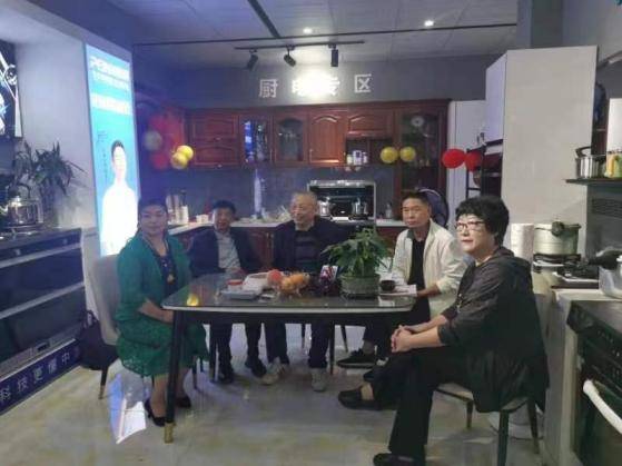 访湖北省咸宁市民营企业家宏威家电公司总经理吴东华