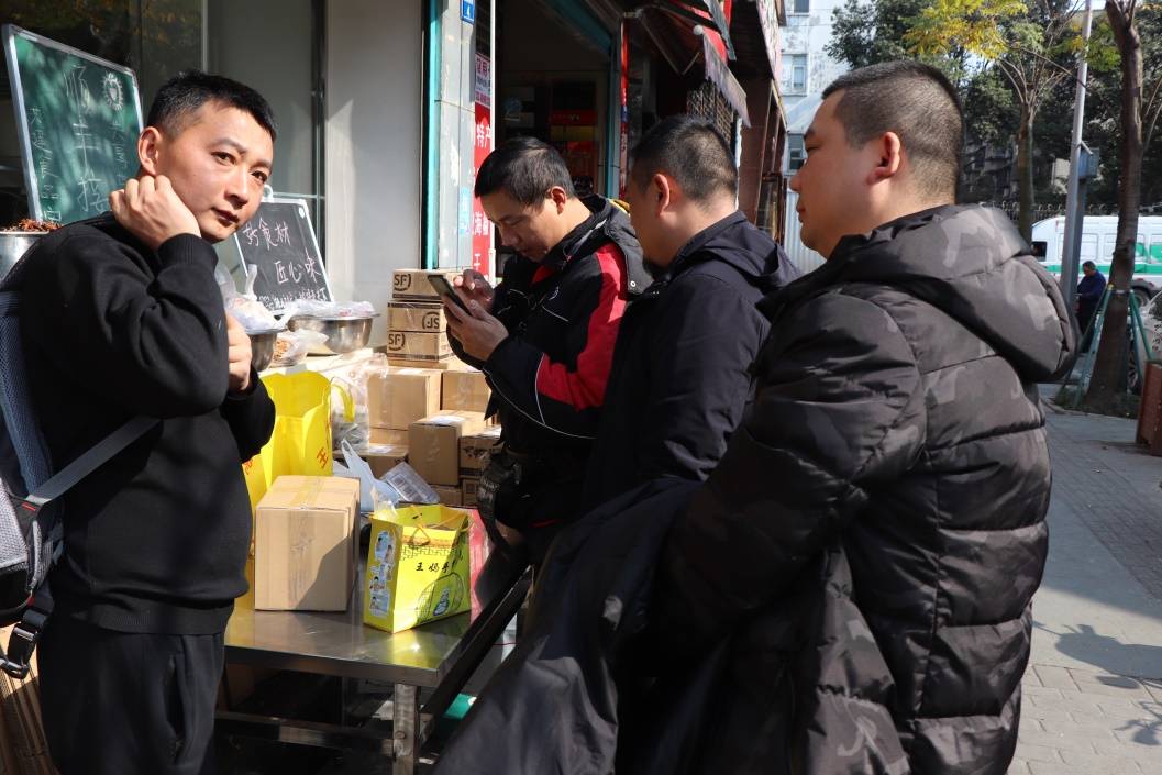 成都网红美食那么多，吃货就爱王妈手撕烤兔