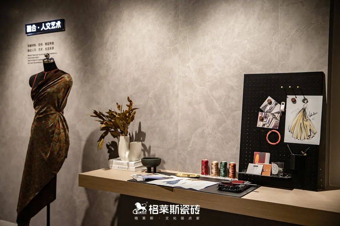 重磅喜报 ——格莱斯香云纱瓷砖荣获“年度肌肤质感产品金奖”！！！