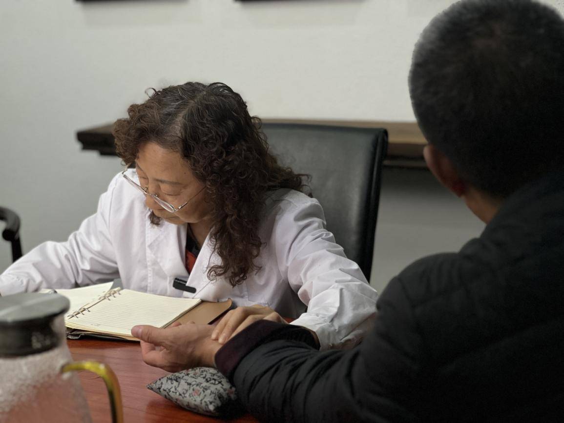 云太医王梅教授3个月消患者脂肪瘤她说不放弃是医者本色